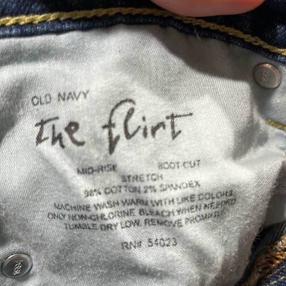 Old Navy Bootcut Mid-Rise Jeans (“the flirt”) - Picture 4 of 4